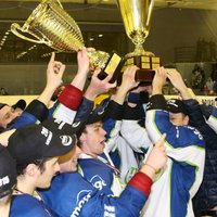Foto: Latvijas čempionu titulu hokejā iegūst 'Mogo'
