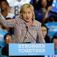 Aptauja: Klintone apsteidz Trampu par astoņiem procentpunktiem