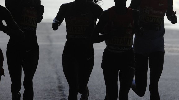 Trīs krievu vieglatlēti jau pārkāpuši IAAF diskvalifikāciju Trīs krievu vieglatlēti jau pārkāpuši IAAF diskvalifikāciju