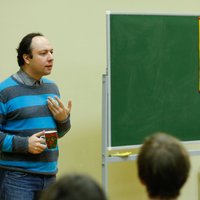 Kvantu fiziķis Vjačeslavs Kaščejevs skolēnus iedvesmo meklēt savu ceļu
