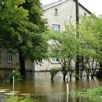 "Situācija ir ļoti smaga" – Jelgavā vētrā cietušas 200 mājas; skaits augs