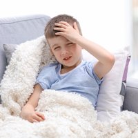 Galvassāpes un nogurums – ar Covid-19 izslimojošo bērnu biežākās post – virāla sindroma pazīmes