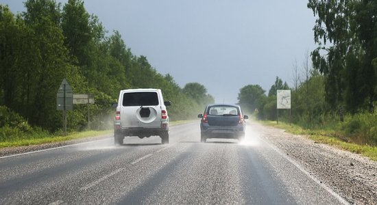 Policija rosinās bargākus sodus par neatļautiem apdzīšanas manevriem