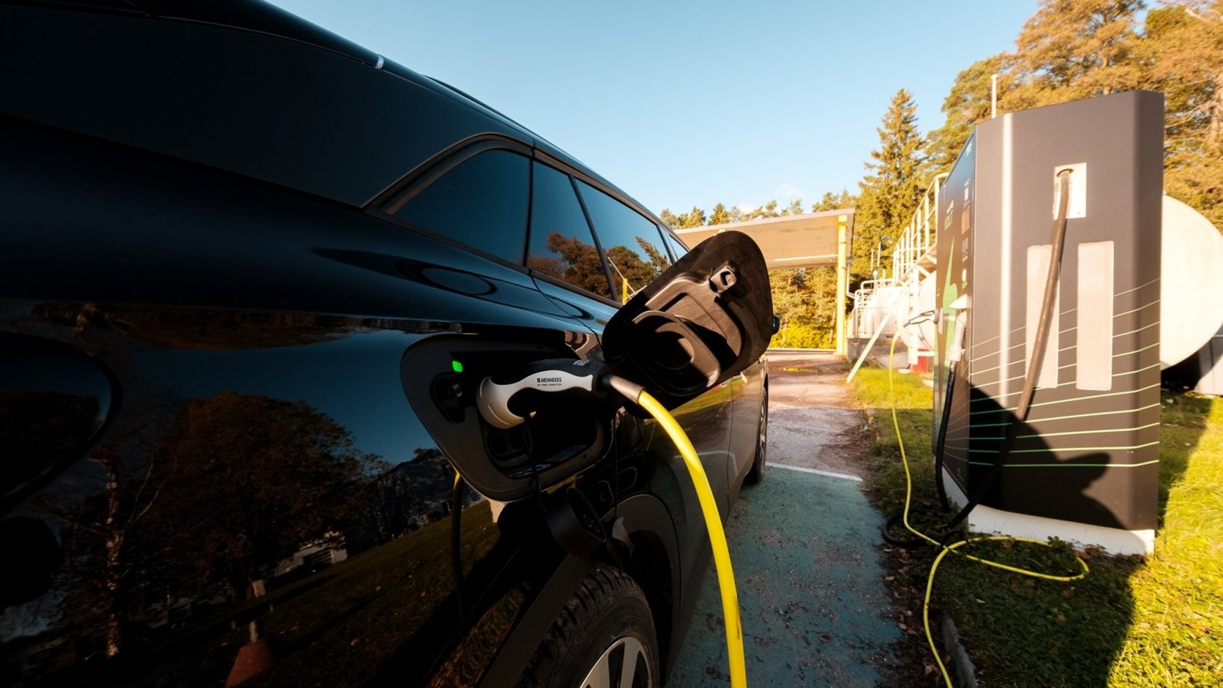 Sākusies pieteikšanās valsts atbalsta programmai elektroauto iegādei