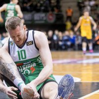 Šmits Lietuvas basketbola līgas mačā gūst traumu