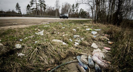 Piemēsloto ceļmalu sakopšana prasa vairāk nekā pusmiljonu eiro