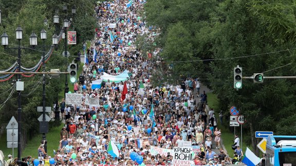 Foto: Habarovskā atkal notiek masu protesti aizturētā gubernatora atbalstam