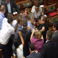 Video: Ukrainas parlamentā sakaujas labējie un komunisti