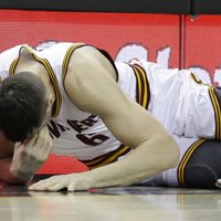ВИДЕО: Дебют австралийца в НБА ограничился минутой и сломанной ногой