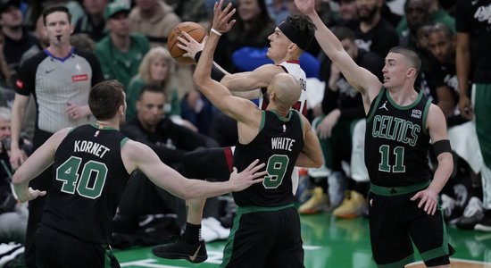 'Celtics' bez savainotā Porziņģa pārvar 'play off' pirmo kārtu