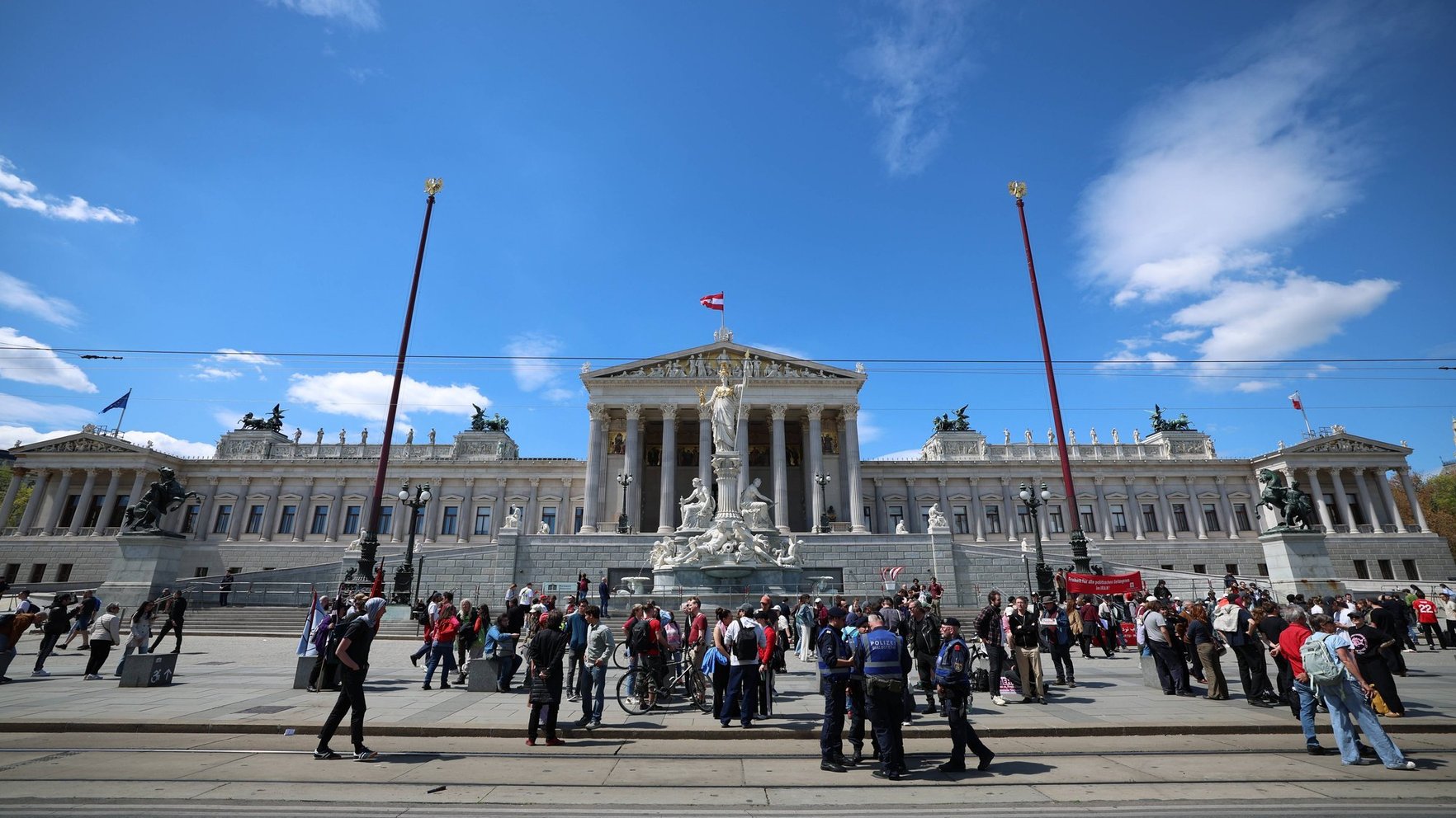 Austrija aizdomās par spiegošanu izraida trīs Krievijas vēstniecības darbiniekus