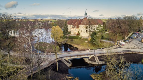 Kokbetona konstrukcijas tilts Jaunpilī