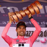 Nīderlandes riteņbraucējs Dumulēns izrauj uzvaru 'Giro d'Italia' kopvērtējumā