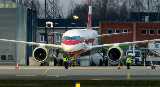 ФОТО: в Латвии приземлился новый самолет Airbus A220-300 авиакомпании airBaltic