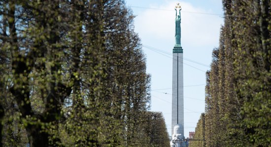 Sāk būvdarbus Brīvības pieminekļa izgaismošanai