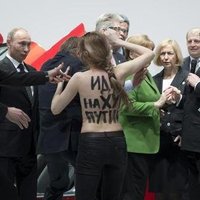 После топлес-встречи Femen с Путиным немцы завели уголовное дело
