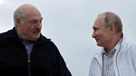 Putins un Lukašenko uz jahtas Sočos 