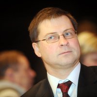 Dombrovskim gadu pēc jaunās valdības apstiprināšanas prioritātes ir NAP pabeigšana un darbs pie eiro ieviešanas