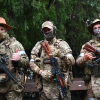 Daļa 'Vagner' karotāju nav pametusi okupētās Ukrainas teritorijas, ziņo Pentagons