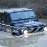'Land Rover' izgatavojis 'Defender' elektromobili