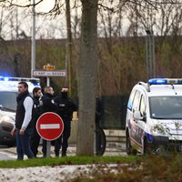 Francijā uzbrukumā ar nazi bojā gājis viens cilvēks; uzbrucējs nogalināts