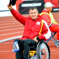 Paralimpiskais diska metējs Apinis ar jaunu rekordu pārliecinoši triumfē pasaules čempionātā