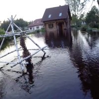 ФОТО, ВИДЕО: В Гаркалне крупное наводнение - спасатели эвакуировали 8 человек