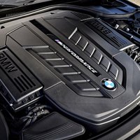 BMW liek punktu V12 motoru ērai