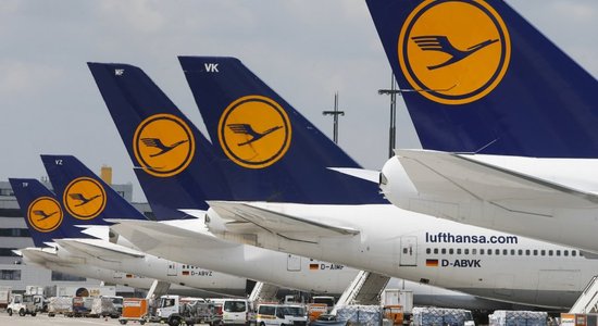 Lai kompensētu inflāciju, 'Lufthansa' palielinās stjuartu algas Vācijā