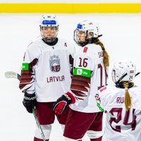 Latvijas U-18 hokejistes pasaules čempionātā svin pirmo uzvaru