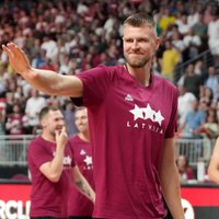 Latvijas basketbola izlase, uzvarot olimpiskajā kvalifikācijā, izlozē būs grozā ar grandiem