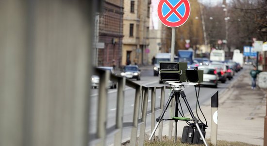 Pētījums: stacionārie fotoradari ir efektīvāki par pārvietojamajiem