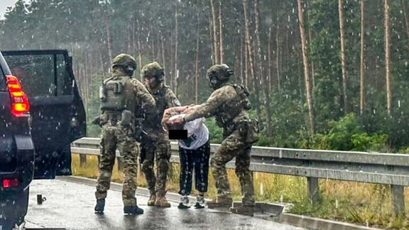 Polijā aizturēta starptautiska banda, kas Polijā un Latvijā nolaupīja ārvalstu pilsoņus