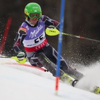 Kalnu slēpotājs Zvejnieks nesasniedz finišu Eiropas kausa sacensībās slalomā
