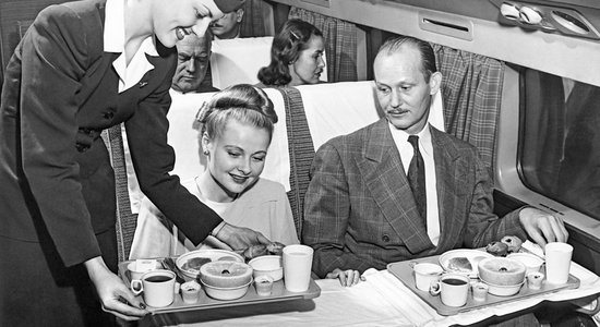 Maltīte lidmašīnā. Aviācijas ēdināšanas stāsts ar 100 gadu vēsturi