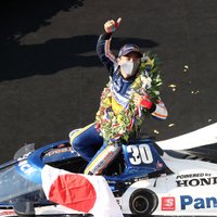 Par 'Indy 500' uzvarētāju otro reizi kļūst Sato; Alonso neveiksmīgas sacīkstes