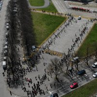 ФОТО: Полиция закрыла прямой доступ к памятнику в парке Победы, выявлен ряд административных нарушений