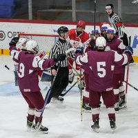 Latvijas U-18 hokejisti triumfāli sāk Nāciju turnīru Jelgavā