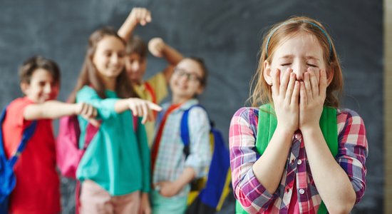 Es tevi un tavu ģimeni dzīvus sadedzināšu! Trīs stāsti par ņirgāšanos Igaunijas skolās