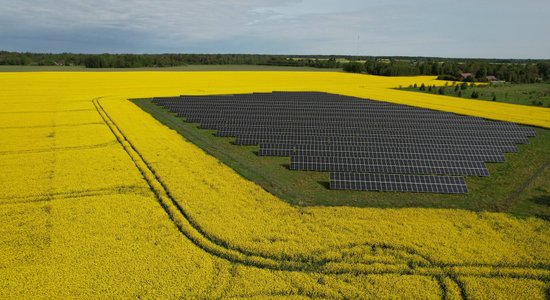 Piesaista 300 miljonus eiro vairāku vērienīgu saules, vēja un hibrīdo parku būvniecībai