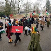 Foto: Rīgā ap 50 cilvēku prasa apturēt ES un Izraēlas Asociācijas nolīgumu