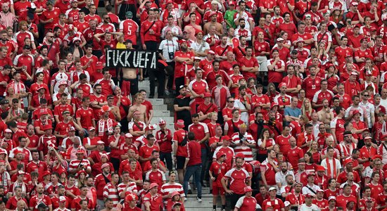 Дания оштрафована на 10 тысяч евро за оскорбительный плакат в адрес УЕФА  