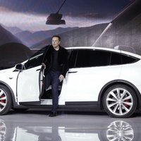 'Tesla' atklāj plānus ražot automobiļus Šanhajā