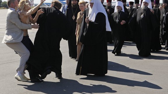 Femen uzbrūk Kirilam - 3