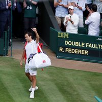 Federers apstājas ceturtdaļfinālā; Džokovičs sasniedz savu desmito Vimbldonas pusfinālu