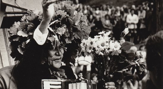 Arhīva foto: Atmodas laika dziesminiekam Eduardam Rozenštrauham 100