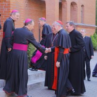 Video: Katoļi atskatās uz pāvesta 'labās rokas' vizīti Latvijā