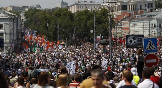 На "Марше миллионов" в Москве оппозиция потребовала отставки Путина