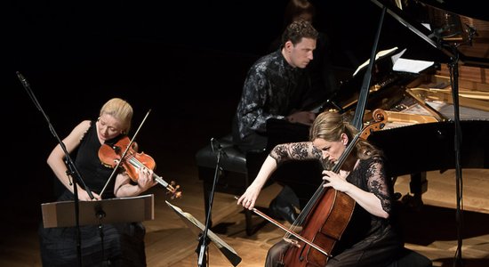 Foto: Eva Bindere, Kristīne Blaumane un Reinis Zariņš koncertē Cēsīs