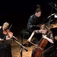 Foto: Eva Bindere, Kristīne Blaumane un Reinis Zariņš koncertē Cēsīs